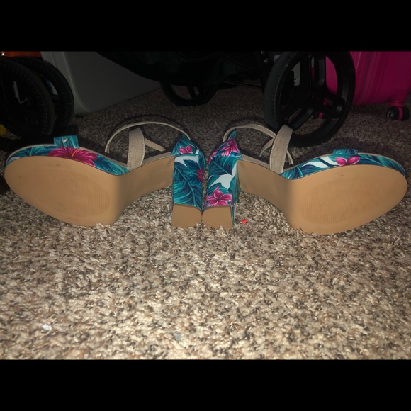 Open toe pumps - Picture 4 of 4